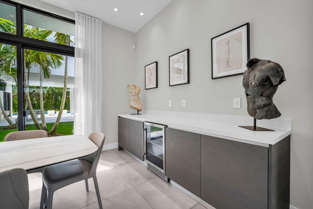 Activo con contrato: $3,250,000 (5 camas, 6 baños, 5293 Pies cuadrados)