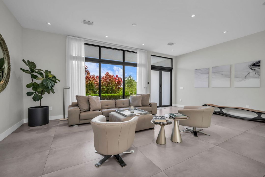 Activo con contrato: $3,250,000 (5 camas, 6 baños, 5293 Pies cuadrados)