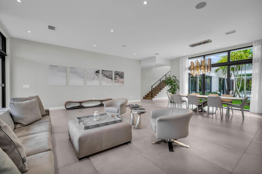 Activo con contrato: $3,250,000 (5 camas, 6 baños, 5293 Pies cuadrados)