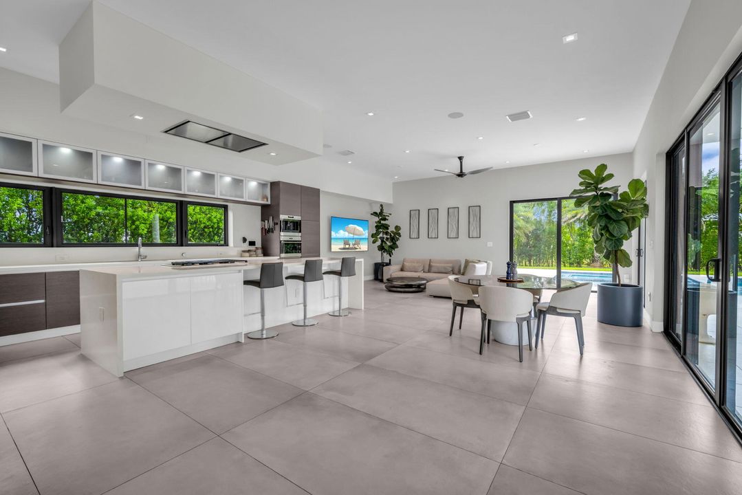 Activo con contrato: $3,250,000 (5 camas, 6 baños, 5293 Pies cuadrados)