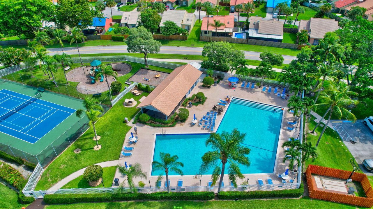 For Sale: $529,990 (3 beds, 2 baths, 1635 Square Feet)