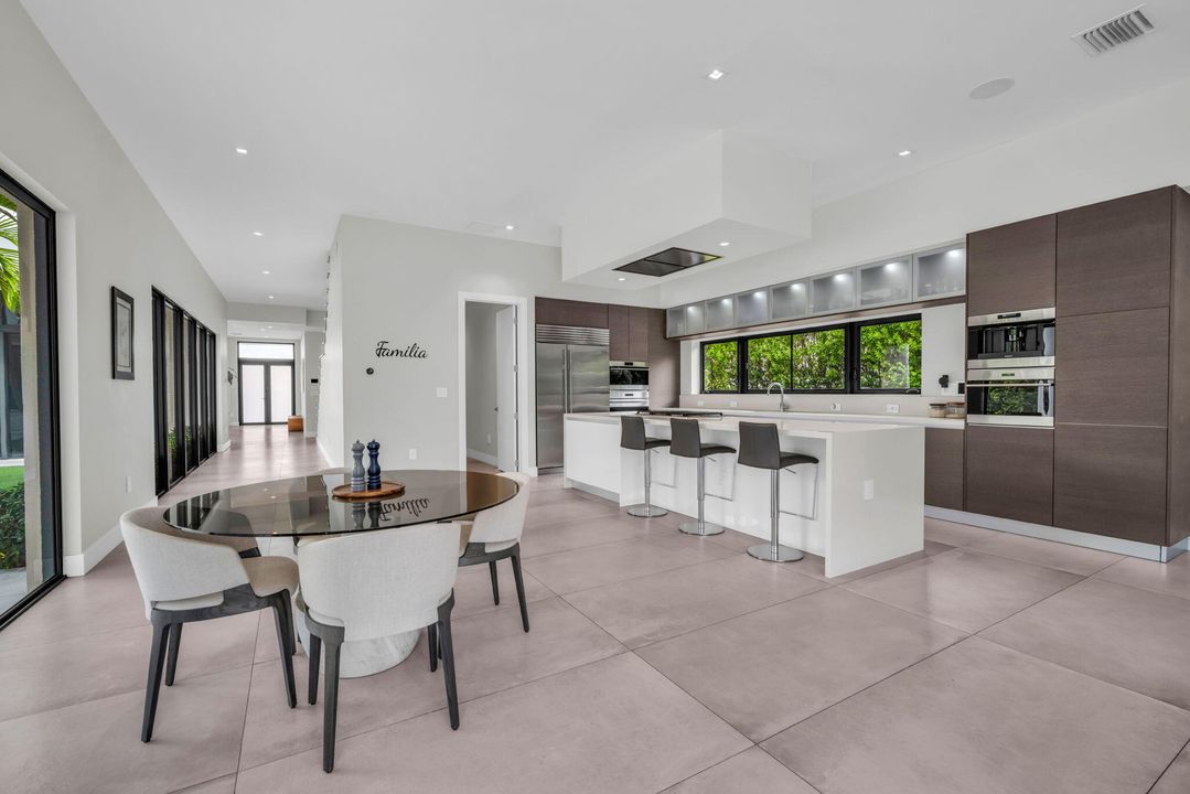 Activo con contrato: $3,250,000 (5 camas, 6 baños, 5293 Pies cuadrados)