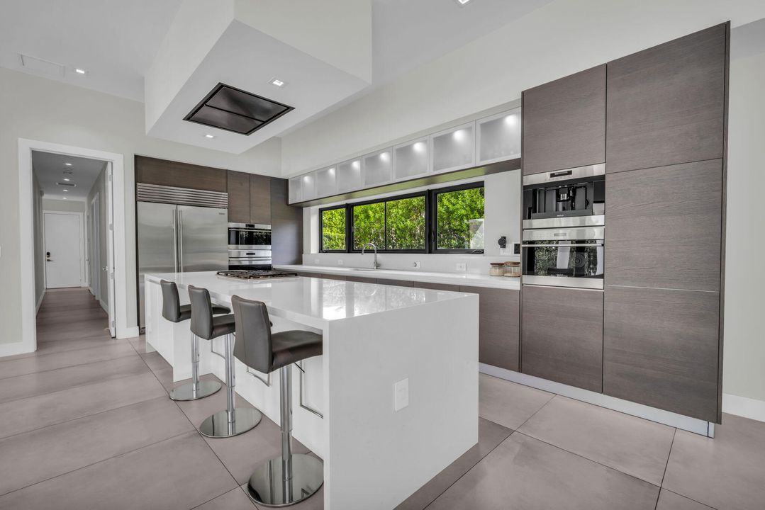 Activo con contrato: $3,250,000 (5 camas, 6 baños, 5293 Pies cuadrados)