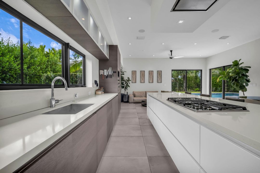 Activo con contrato: $3,250,000 (5 camas, 6 baños, 5293 Pies cuadrados)