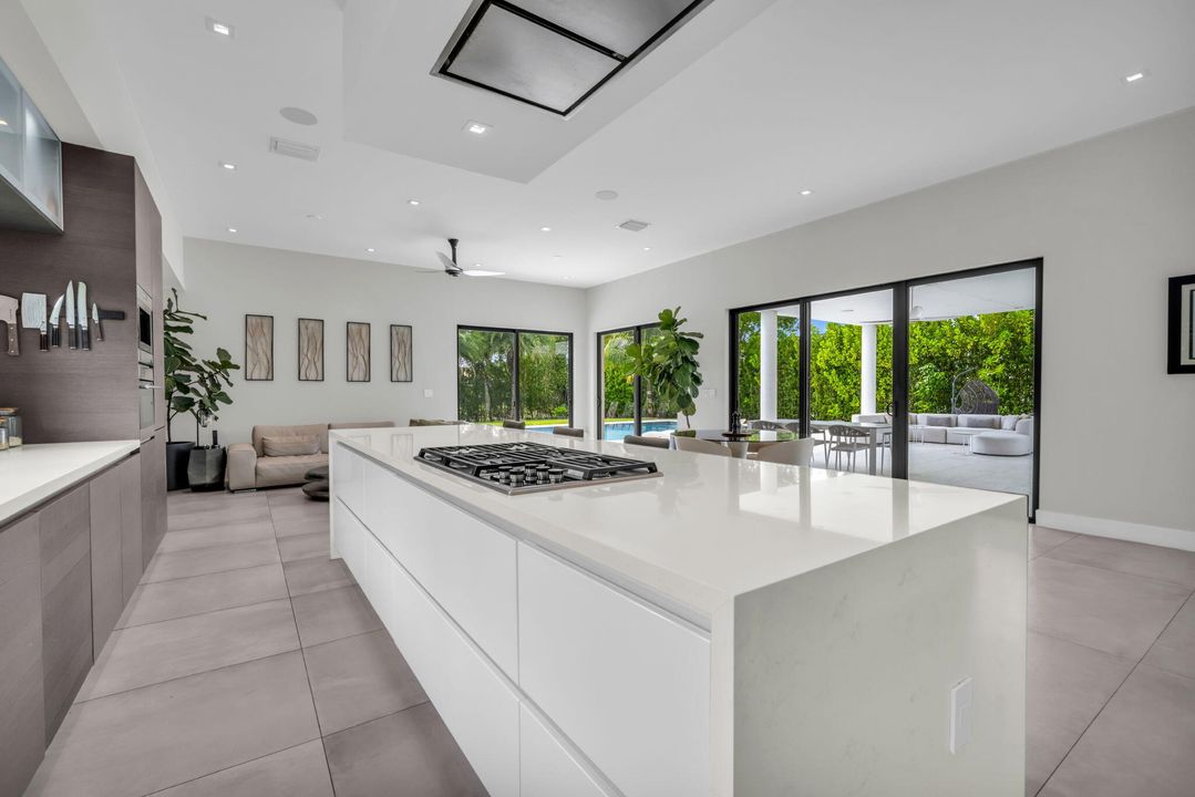 Activo con contrato: $3,250,000 (5 camas, 6 baños, 5293 Pies cuadrados)