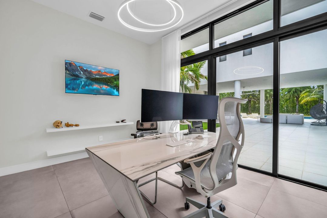 Activo con contrato: $3,250,000 (5 camas, 6 baños, 5293 Pies cuadrados)