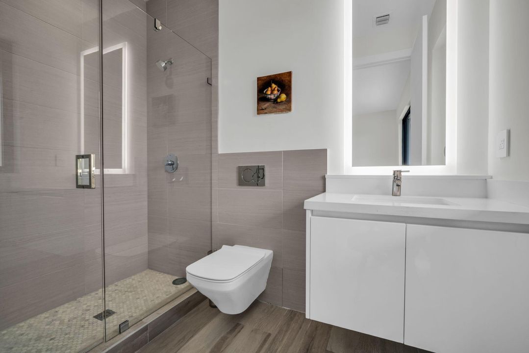 Activo con contrato: $3,250,000 (5 camas, 6 baños, 5293 Pies cuadrados)