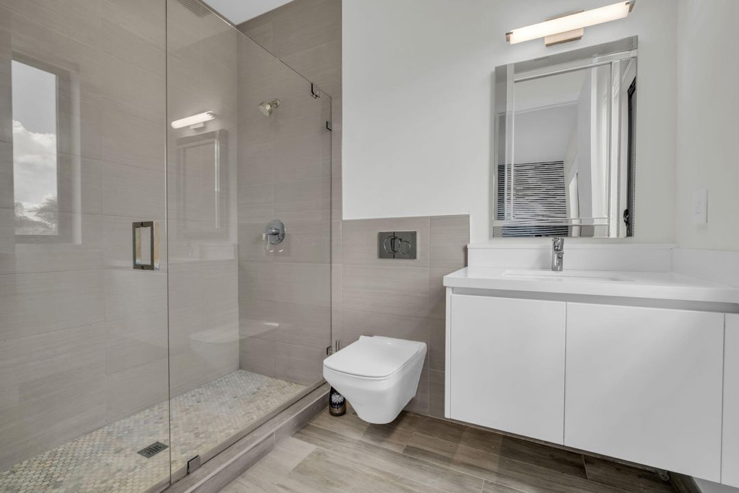 Activo con contrato: $3,250,000 (5 camas, 6 baños, 5293 Pies cuadrados)