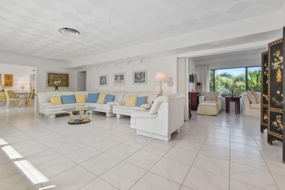 合同活跃: $2,495,000 (3 贝兹, 2 浴室, 2228 平方英尺)