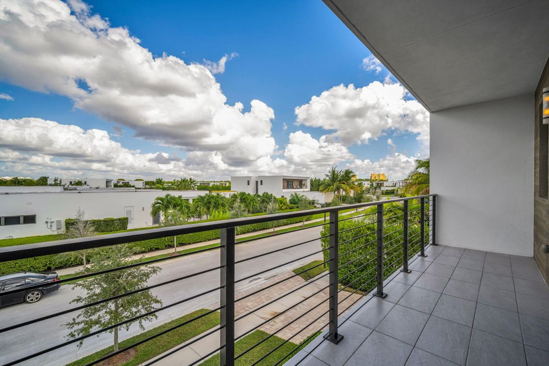 Activo con contrato: $3,250,000 (5 camas, 6 baños, 5293 Pies cuadrados)