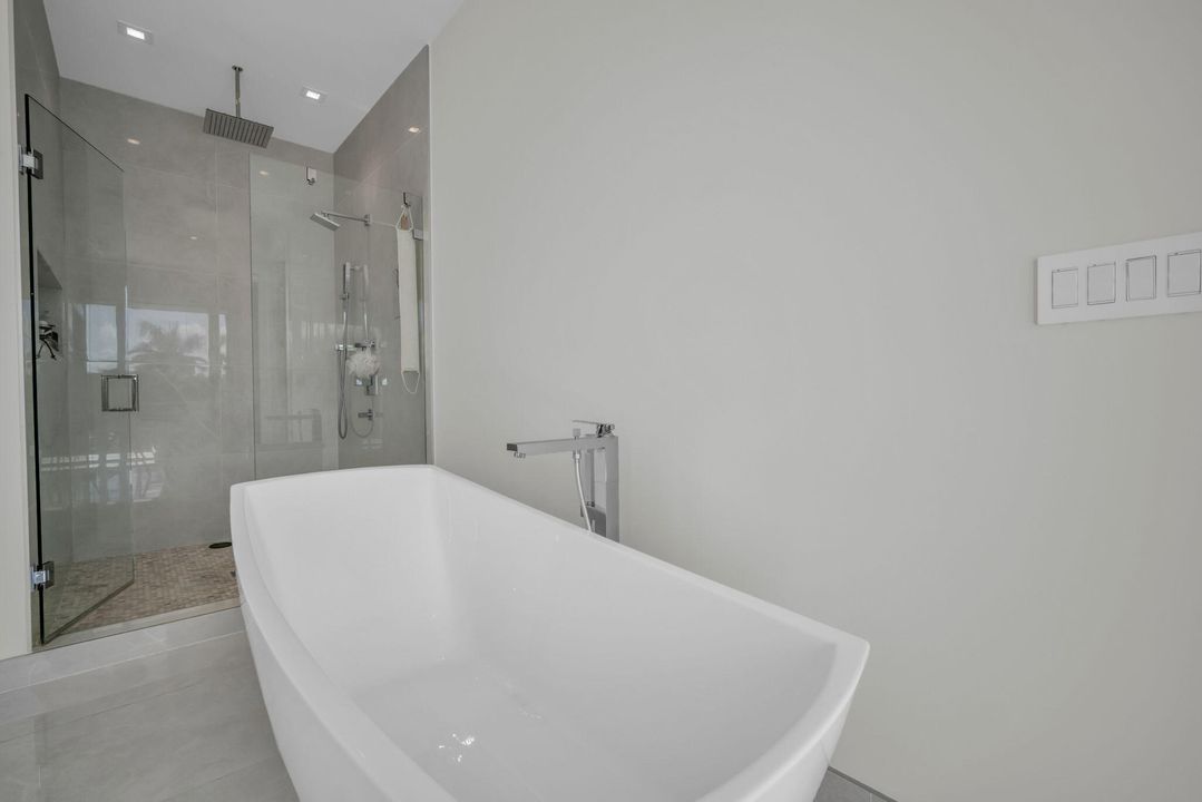 Activo con contrato: $3,250,000 (5 camas, 6 baños, 5293 Pies cuadrados)