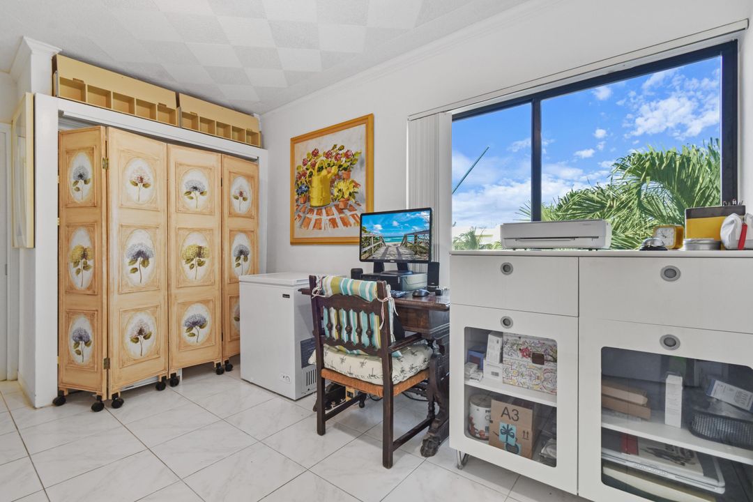 合同活跃: $2,495,000 (3 贝兹, 2 浴室, 2228 平方英尺)