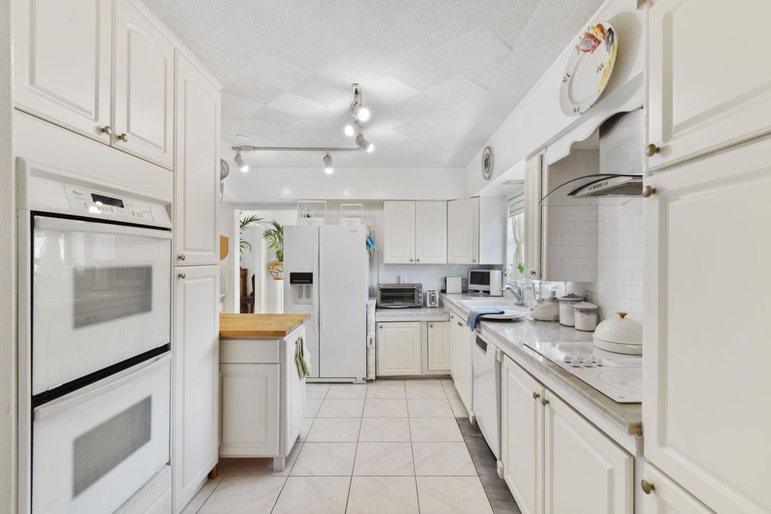 合同活跃: $2,495,000 (3 贝兹, 2 浴室, 2228 平方英尺)