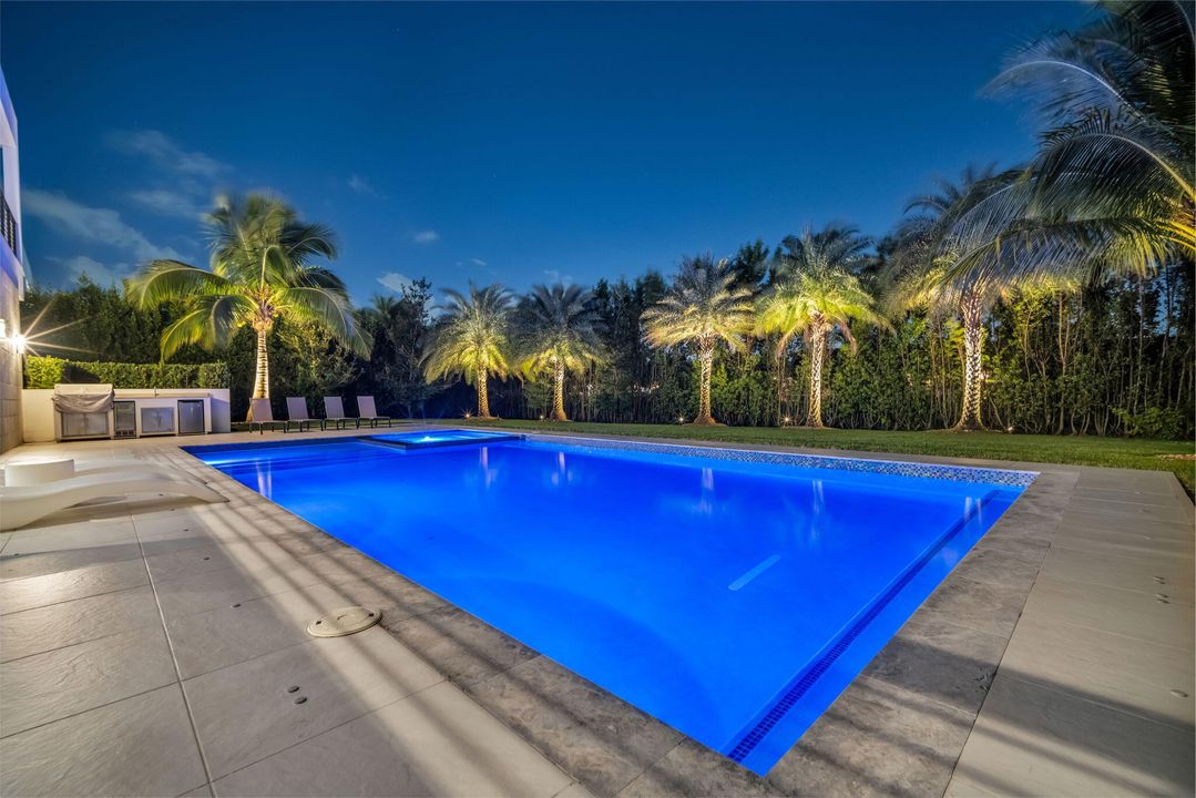 Activo con contrato: $3,250,000 (5 camas, 6 baños, 5293 Pies cuadrados)