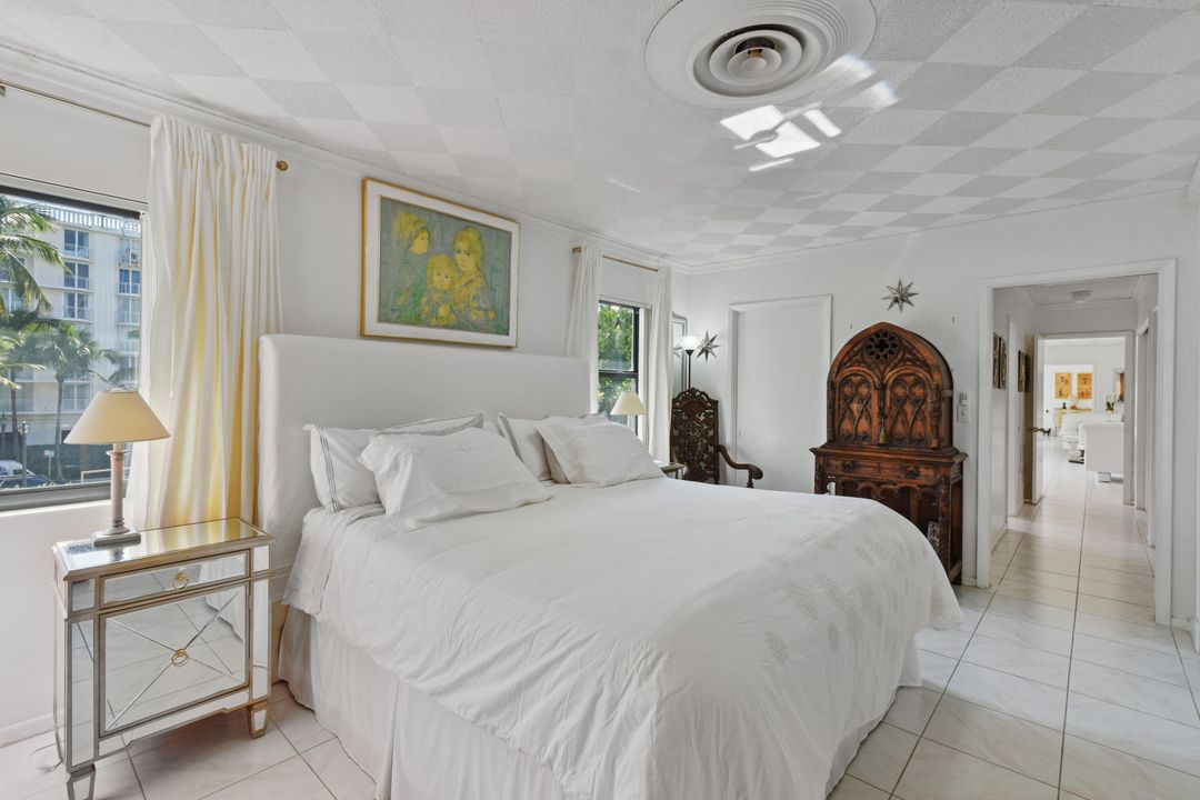 合同活跃: $2,495,000 (3 贝兹, 2 浴室, 2228 平方英尺)