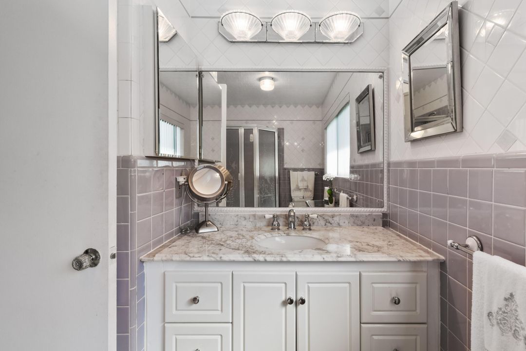 合同活跃: $2,495,000 (3 贝兹, 2 浴室, 2228 平方英尺)