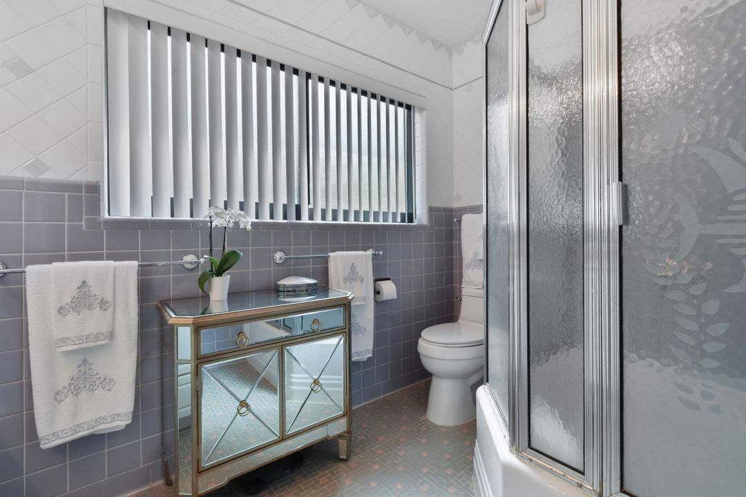 合同活跃: $2,495,000 (3 贝兹, 2 浴室, 2228 平方英尺)