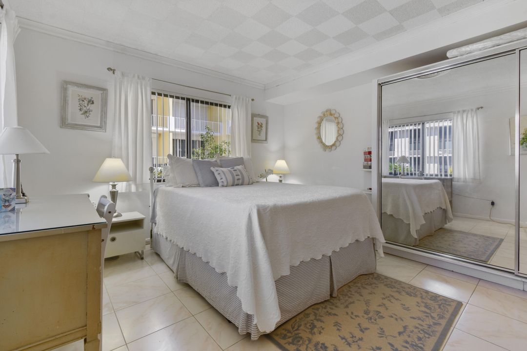 合同活跃: $2,495,000 (3 贝兹, 2 浴室, 2228 平方英尺)