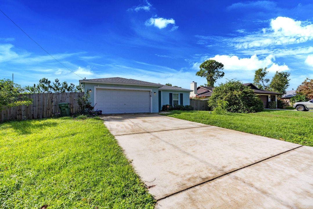 Под контрактом: $335,000 (4 спален, 2 ванн, 1821 Квадратных фут)