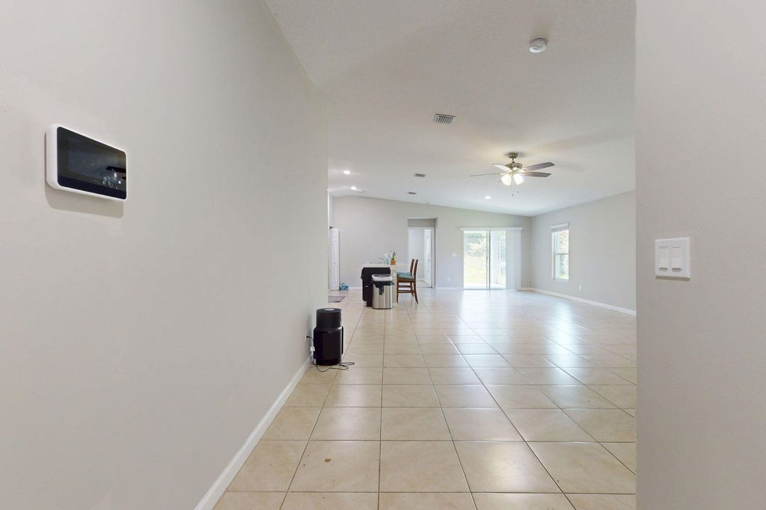 Под контрактом: $335,000 (4 спален, 2 ванн, 1821 Квадратных фут)