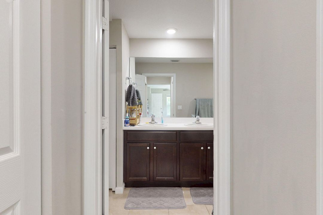 Под контрактом: $335,000 (4 спален, 2 ванн, 1821 Квадратных фут)