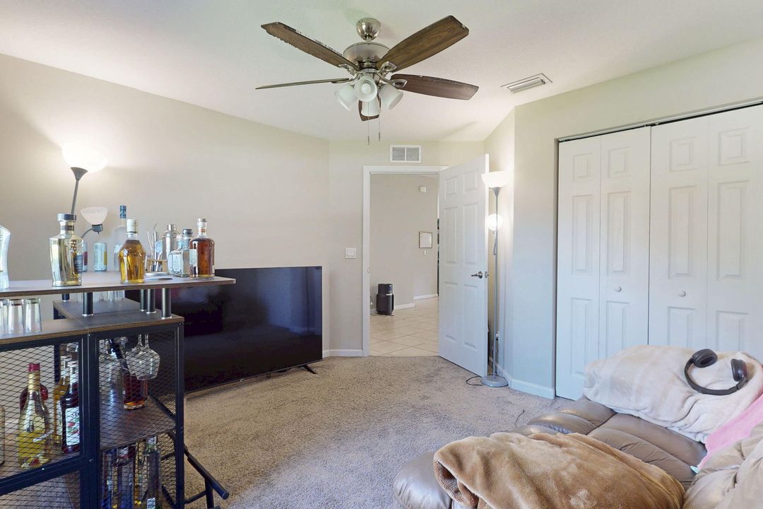 Под контрактом: $335,000 (4 спален, 2 ванн, 1821 Квадратных фут)