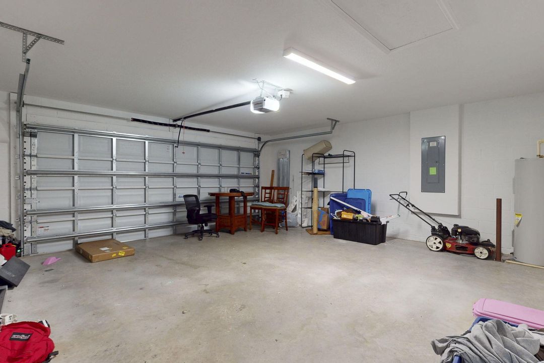 Под контрактом: $335,000 (4 спален, 2 ванн, 1821 Квадратных фут)