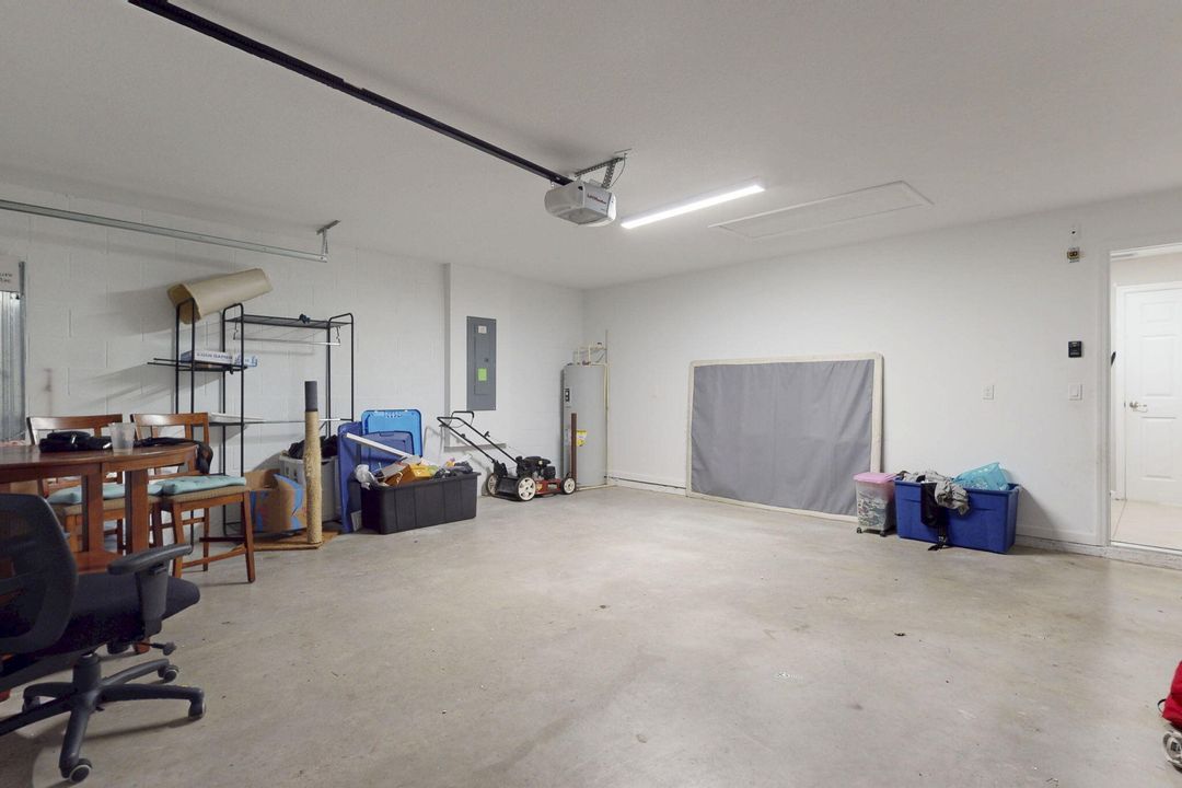 Под контрактом: $335,000 (4 спален, 2 ванн, 1821 Квадратных фут)