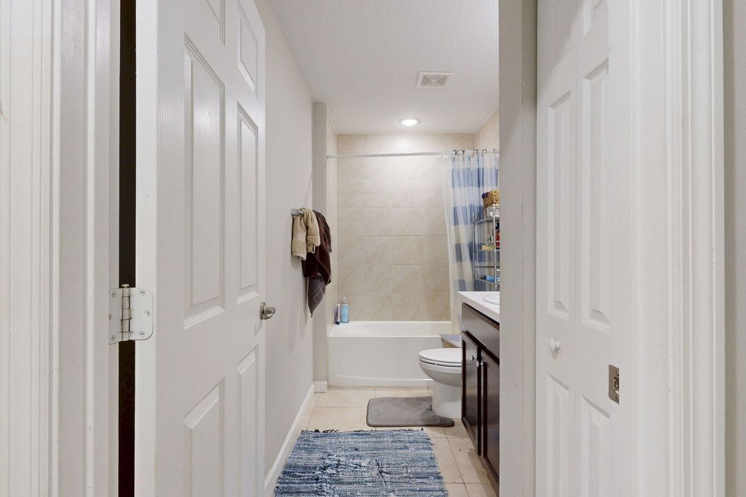 Под контрактом: $335,000 (4 спален, 2 ванн, 1821 Квадратных фут)