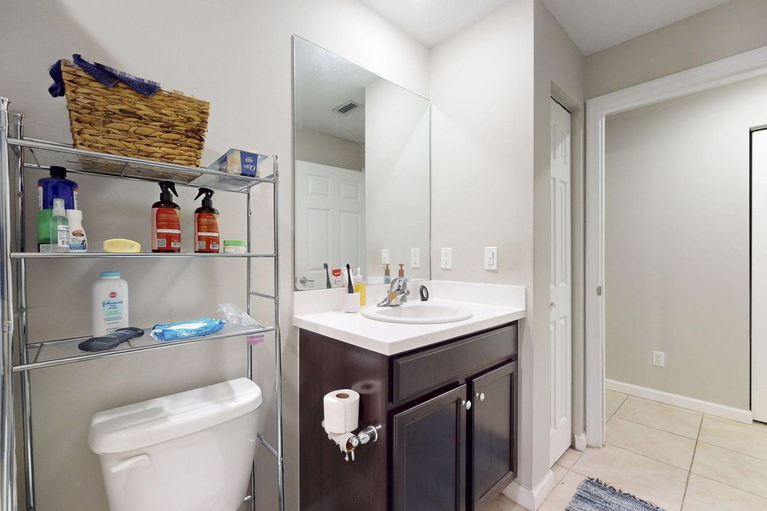 Под контрактом: $335,000 (4 спален, 2 ванн, 1821 Квадратных фут)