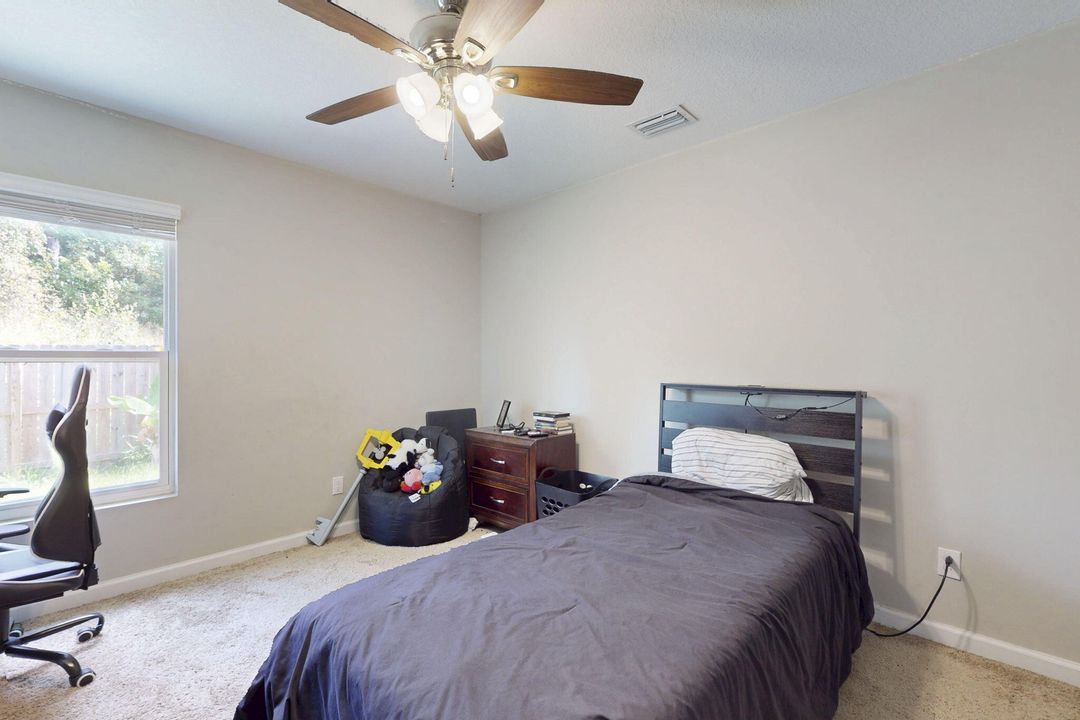 Под контрактом: $335,000 (4 спален, 2 ванн, 1821 Квадратных фут)