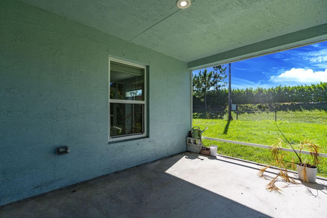 Под контрактом: $335,000 (4 спален, 2 ванн, 1821 Квадратных фут)