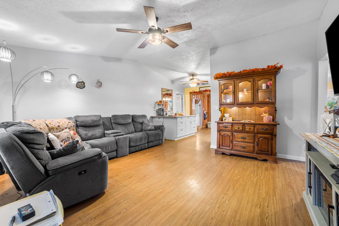 Active With Contract: $345,000 (3 beds, 2 baths, 1490 Square Feet)