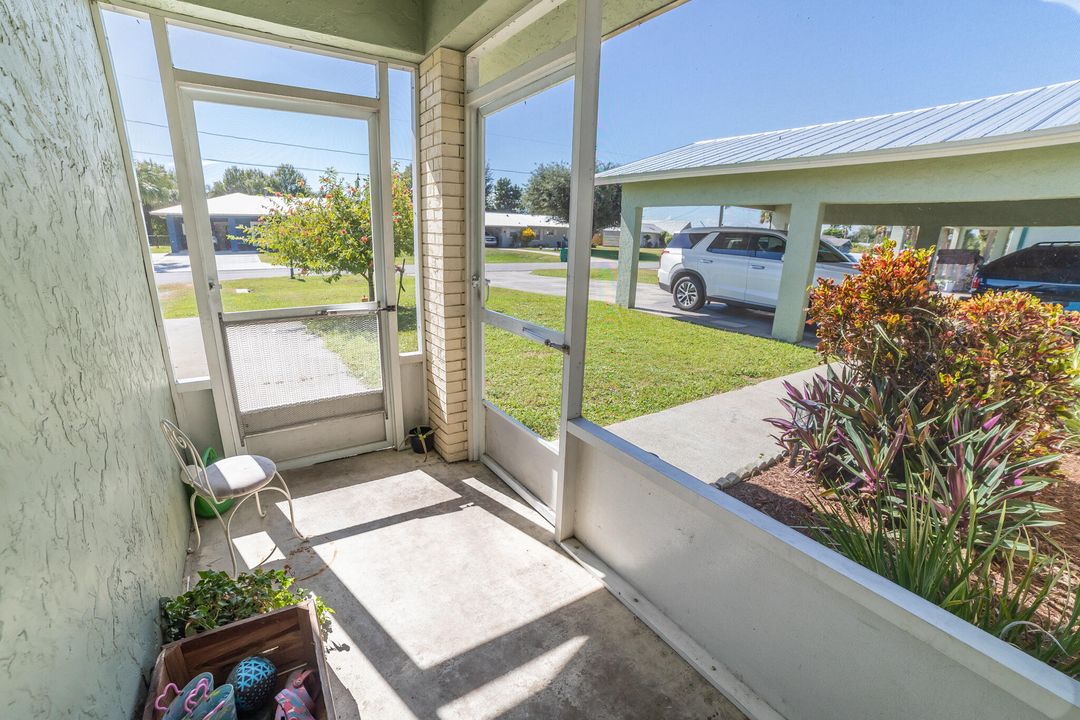 Active With Contract: $345,000 (3 beds, 2 baths, 1490 Square Feet)