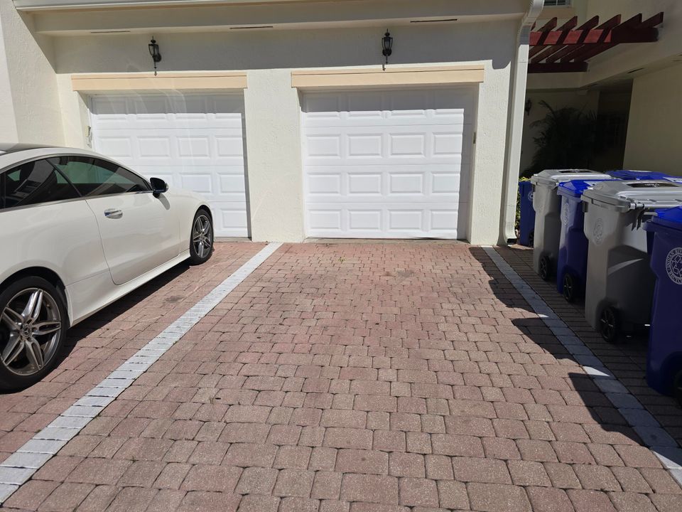 For Sale: $180,000 (2 beds, 2 baths, 1095 Square Feet)