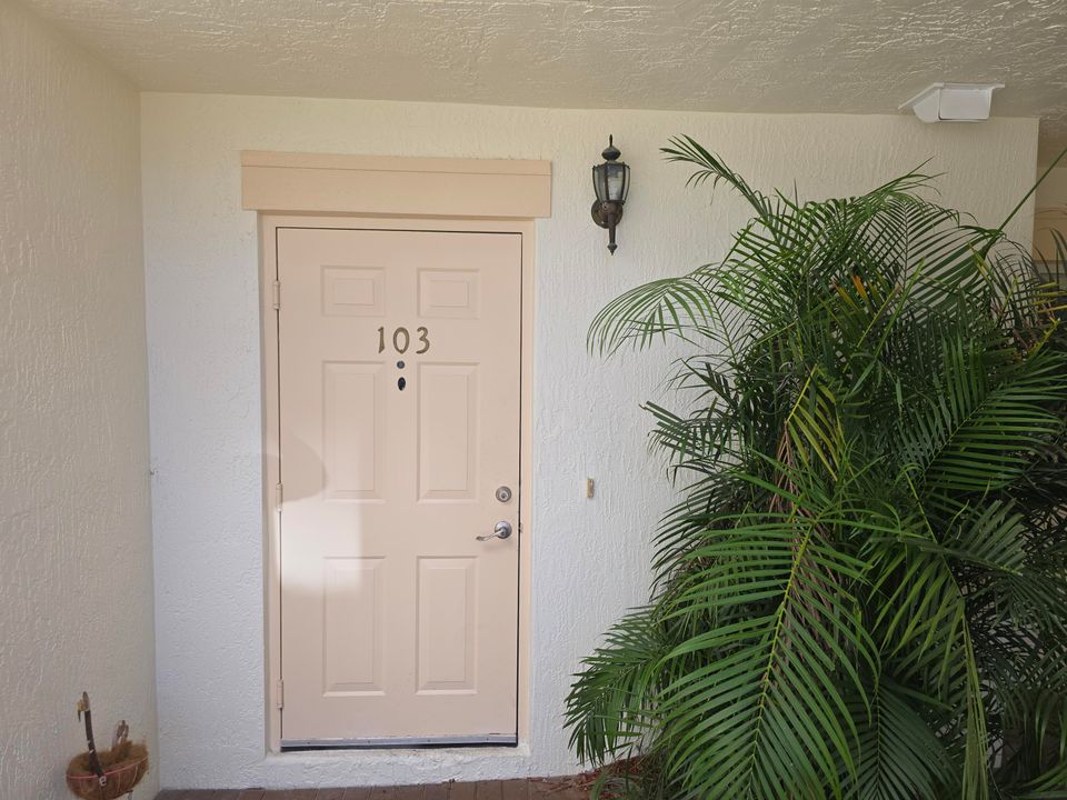For Sale: $180,000 (2 beds, 2 baths, 1095 Square Feet)