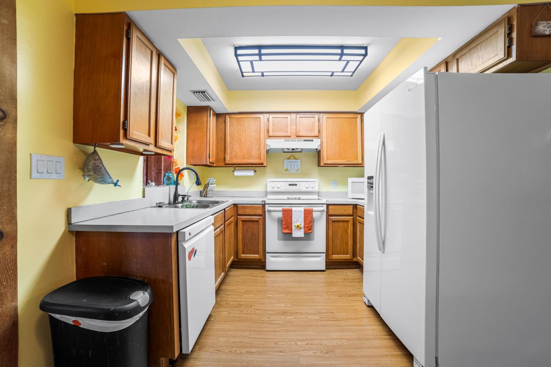 Active With Contract: $345,000 (3 beds, 2 baths, 1490 Square Feet)