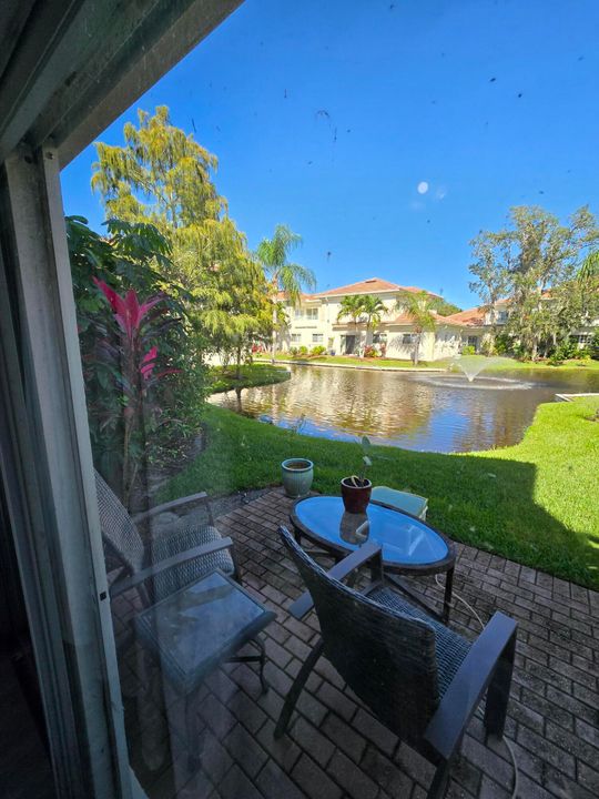 For Sale: $180,000 (2 beds, 2 baths, 1095 Square Feet)