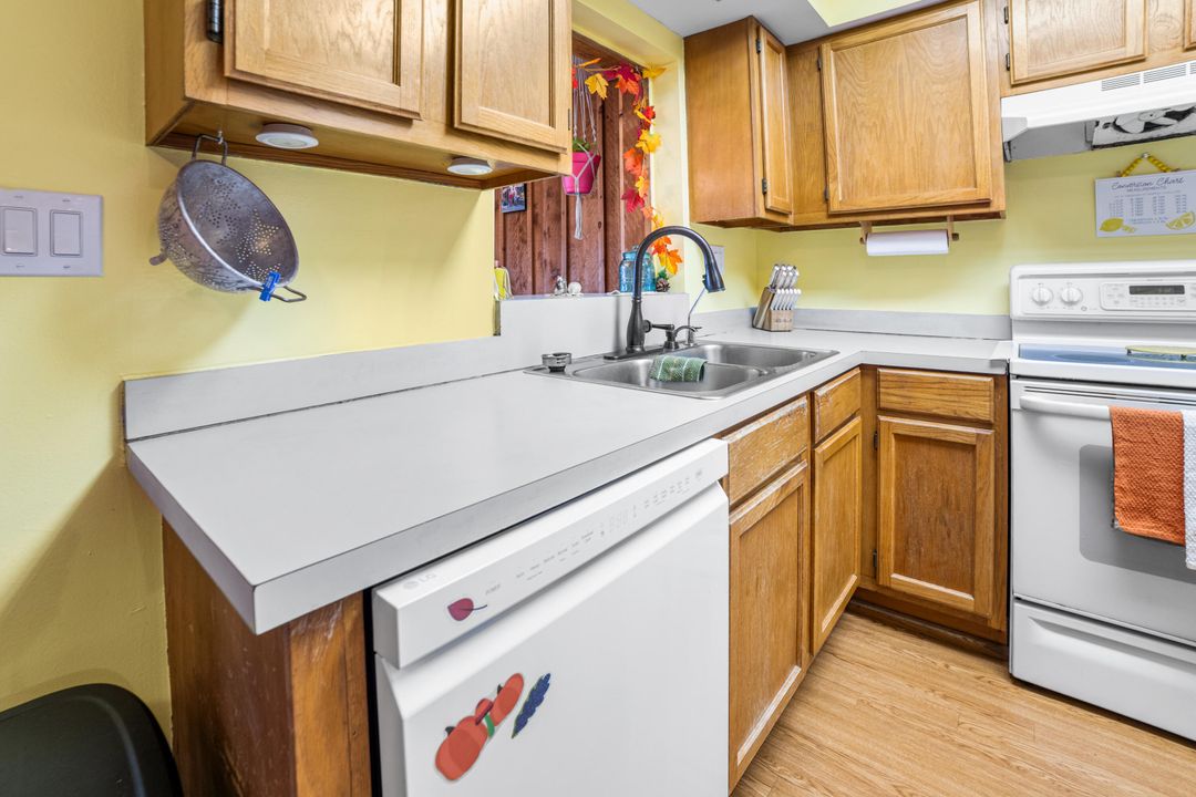 Active With Contract: $345,000 (3 beds, 2 baths, 1490 Square Feet)