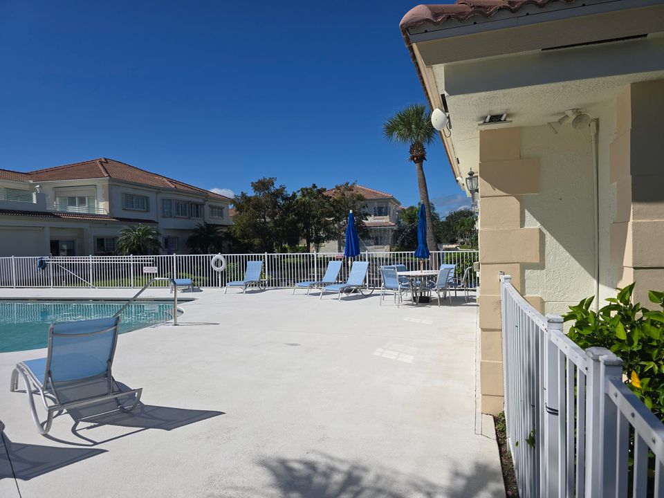 For Sale: $180,000 (2 beds, 2 baths, 1095 Square Feet)