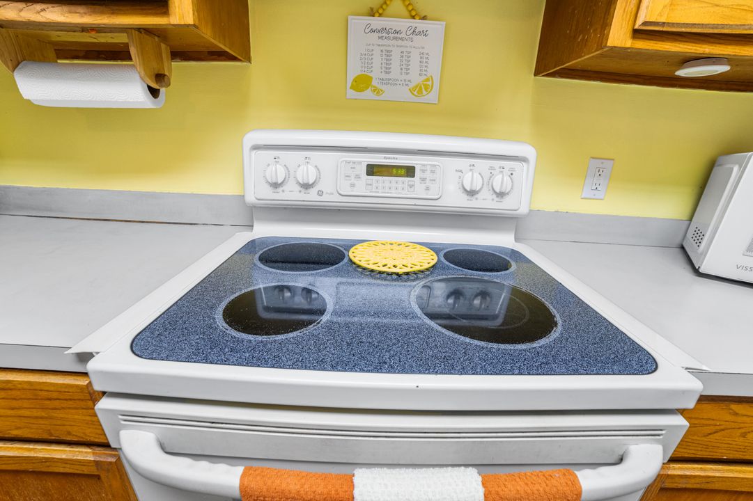 Active With Contract: $345,000 (3 beds, 2 baths, 1490 Square Feet)