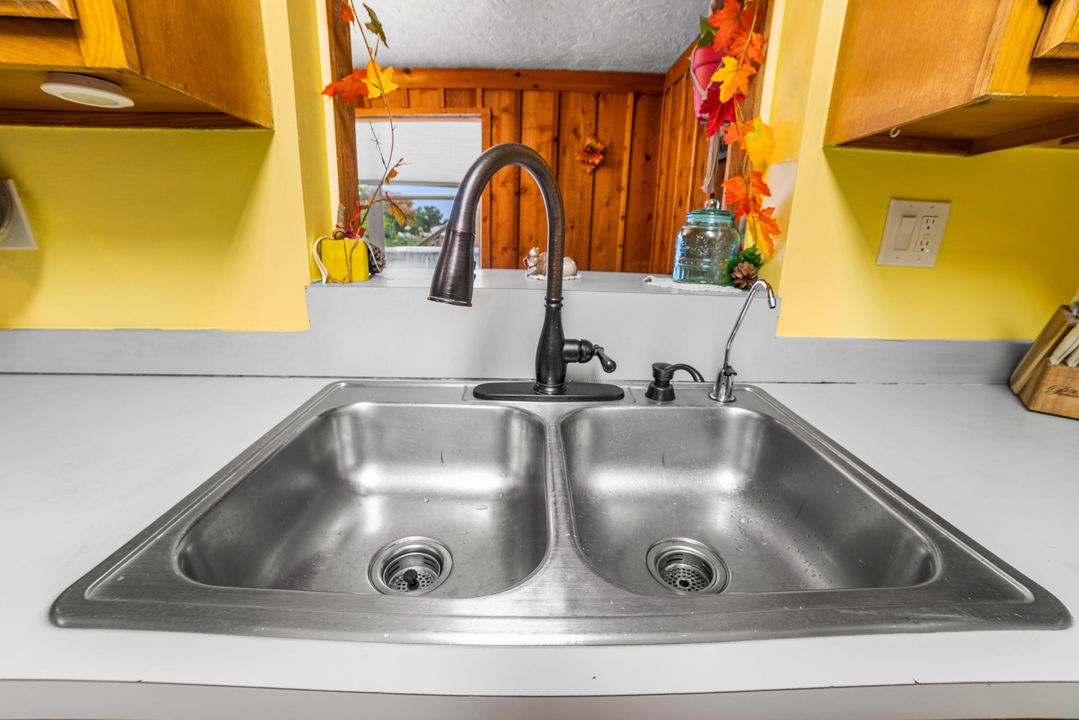 Active With Contract: $345,000 (3 beds, 2 baths, 1490 Square Feet)