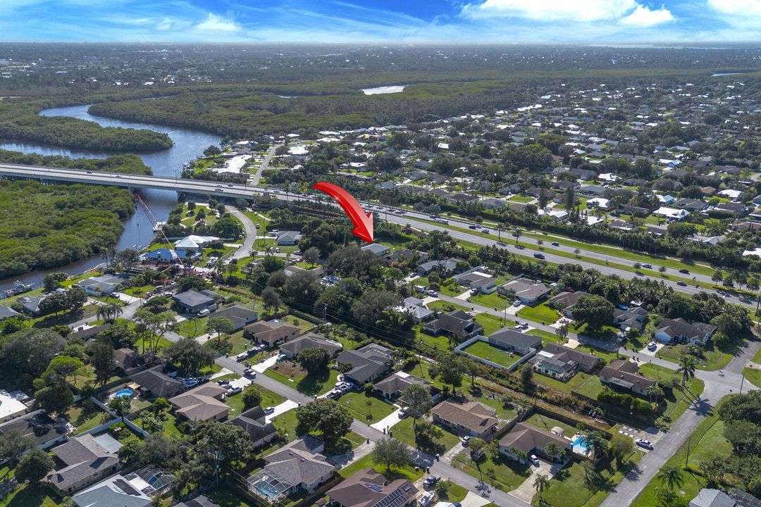 Под контрактом: $335,000 (4 спален, 2 ванн, 1821 Квадратных фут)