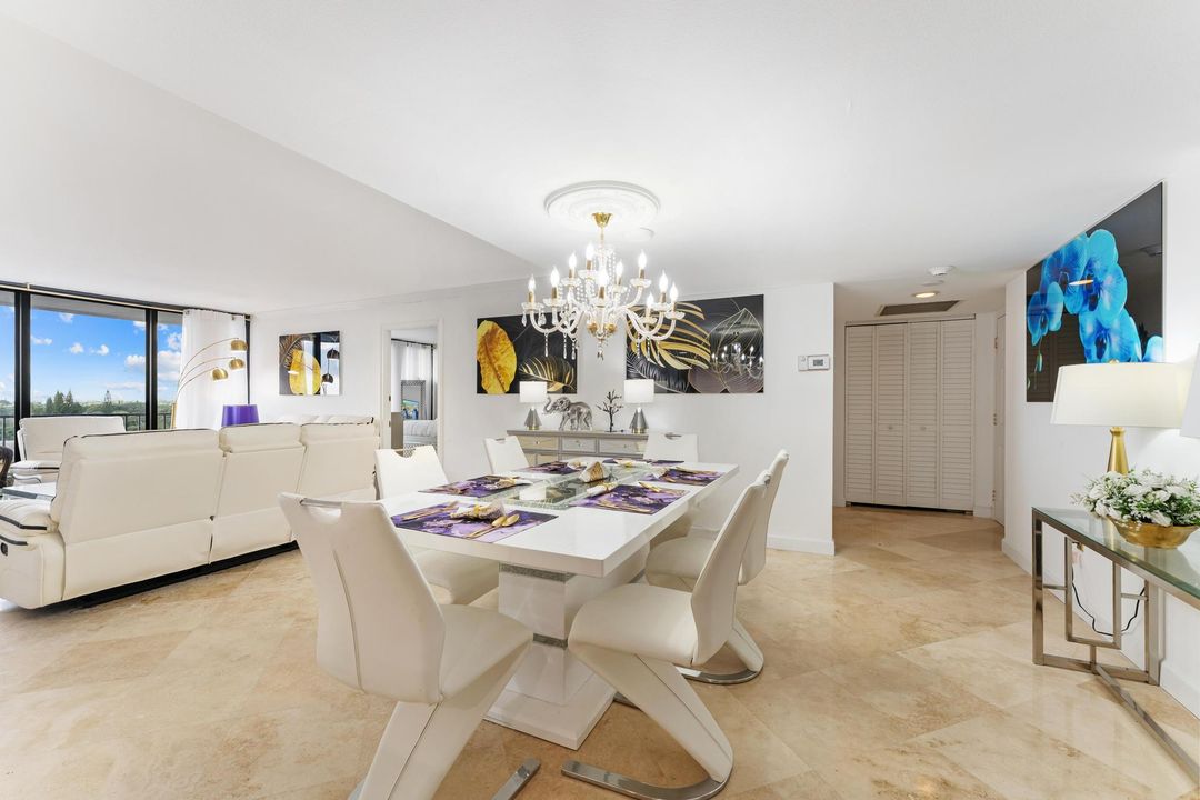 For Sale: $359,900 (2 beds, 2 baths, 1170 Square Feet)