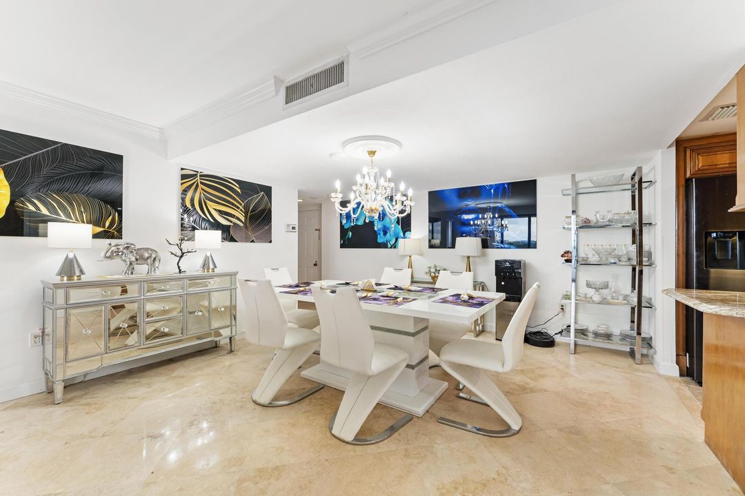 For Sale: $359,900 (2 beds, 2 baths, 1170 Square Feet)