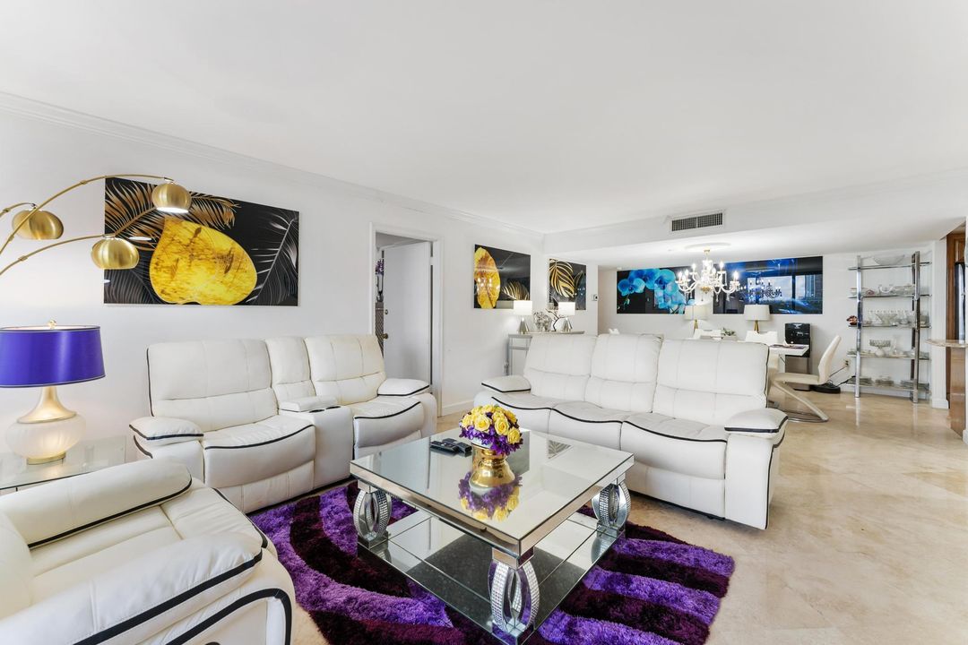 For Sale: $359,900 (2 beds, 2 baths, 1170 Square Feet)