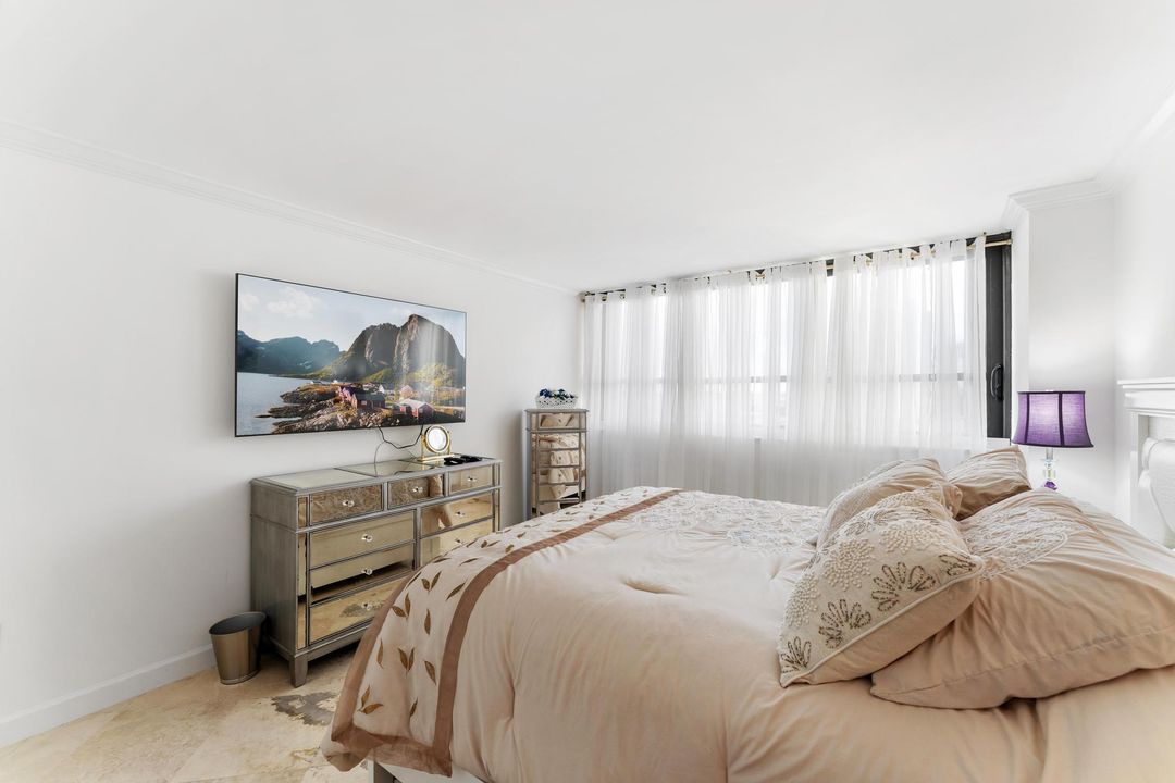 For Sale: $359,900 (2 beds, 2 baths, 1170 Square Feet)