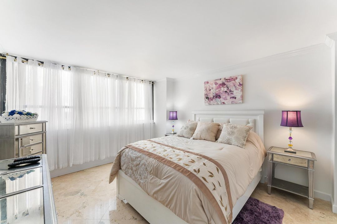 For Sale: $359,900 (2 beds, 2 baths, 1170 Square Feet)