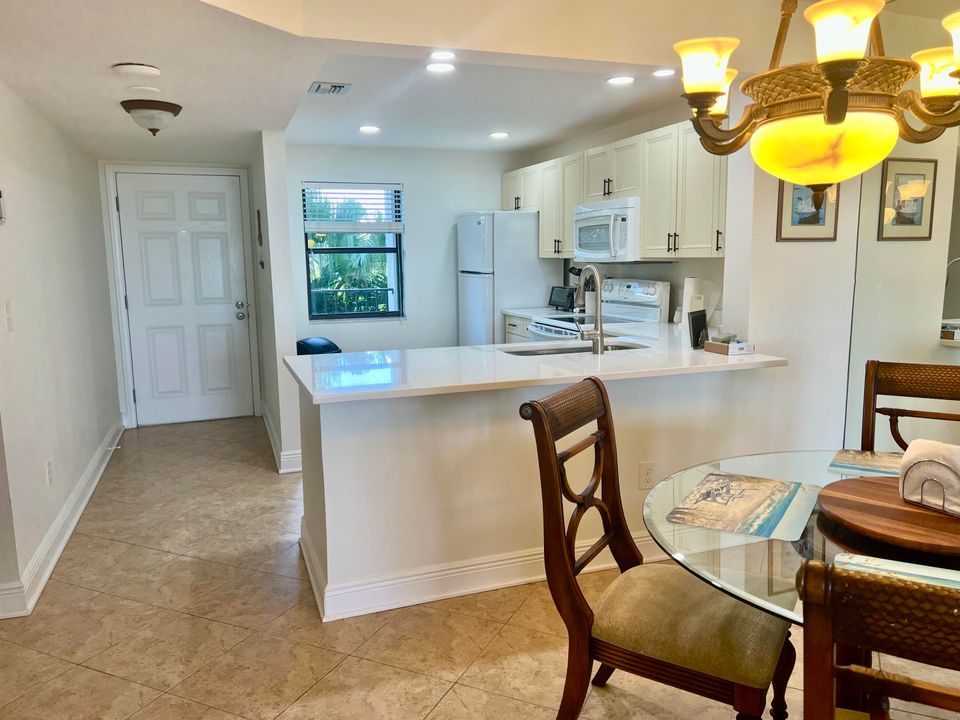 For Sale: $365,000 (2 beds, 2 baths, 1053 Square Feet)