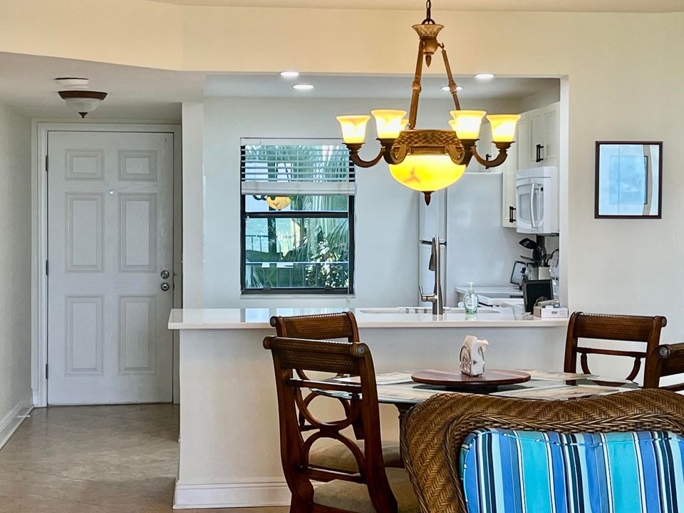 For Sale: $365,000 (2 beds, 2 baths, 1053 Square Feet)